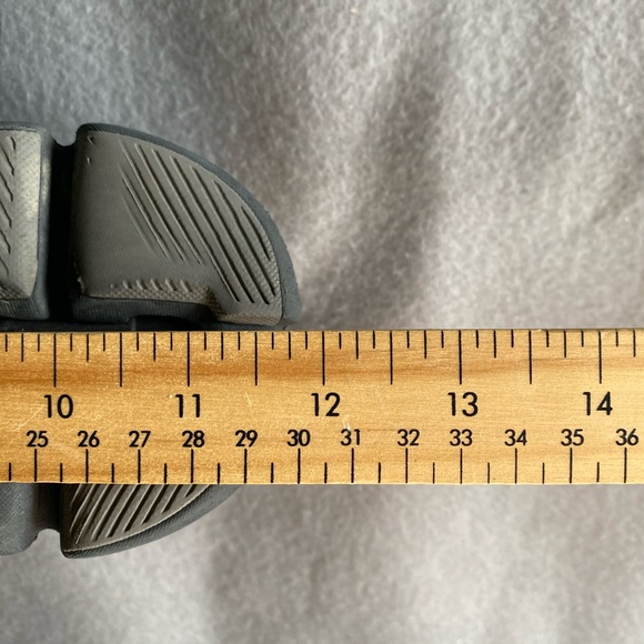 On Running Men’s Black/Charcoal Grey Size 9.5 Model 40.99706 - Picture 13 of 13